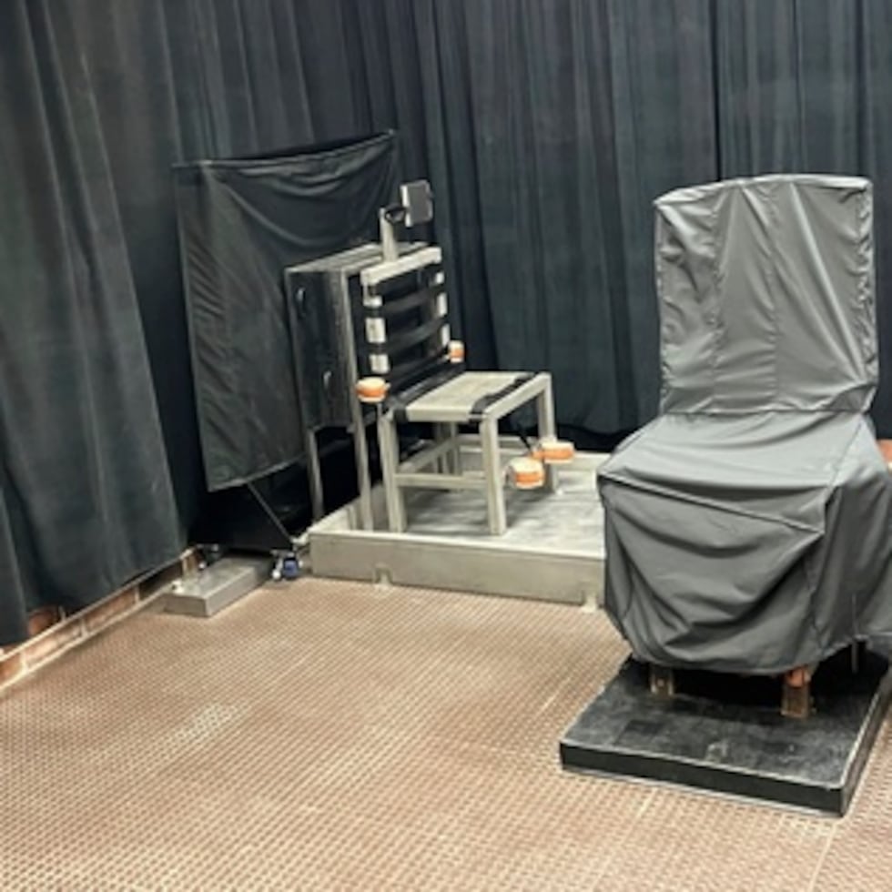 Cámara de ejecución en Carolina del Sur muestra silla eléctrica y pelotón.