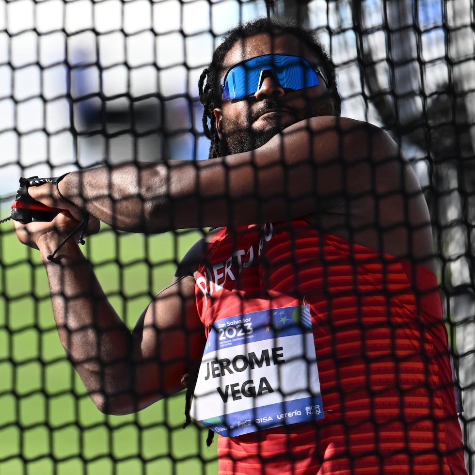 El lanzador de martillo Jerome Vega es uno de los beneficiados con la beca.