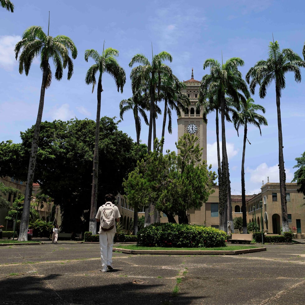 The new headquarters of the School of Communication and Information will be located in one of the buildings next to the UPR Theater.