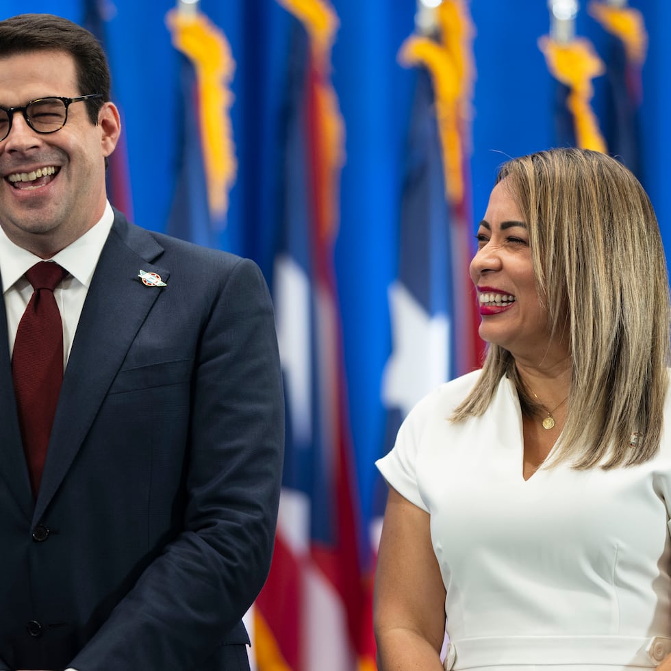 El secretario de la Gobernación, Francisco Domenech, junto a la subsecretaria Itza García.