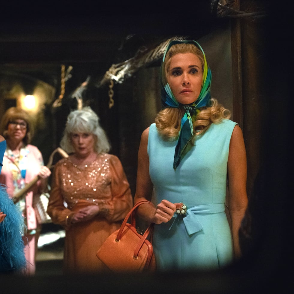 Desde la izquierda: Laura Dern, Mindy Cohn, Julia Duffy y Kristen Wiig, actrices de la serie "Palm Royale", de Apple TV+.