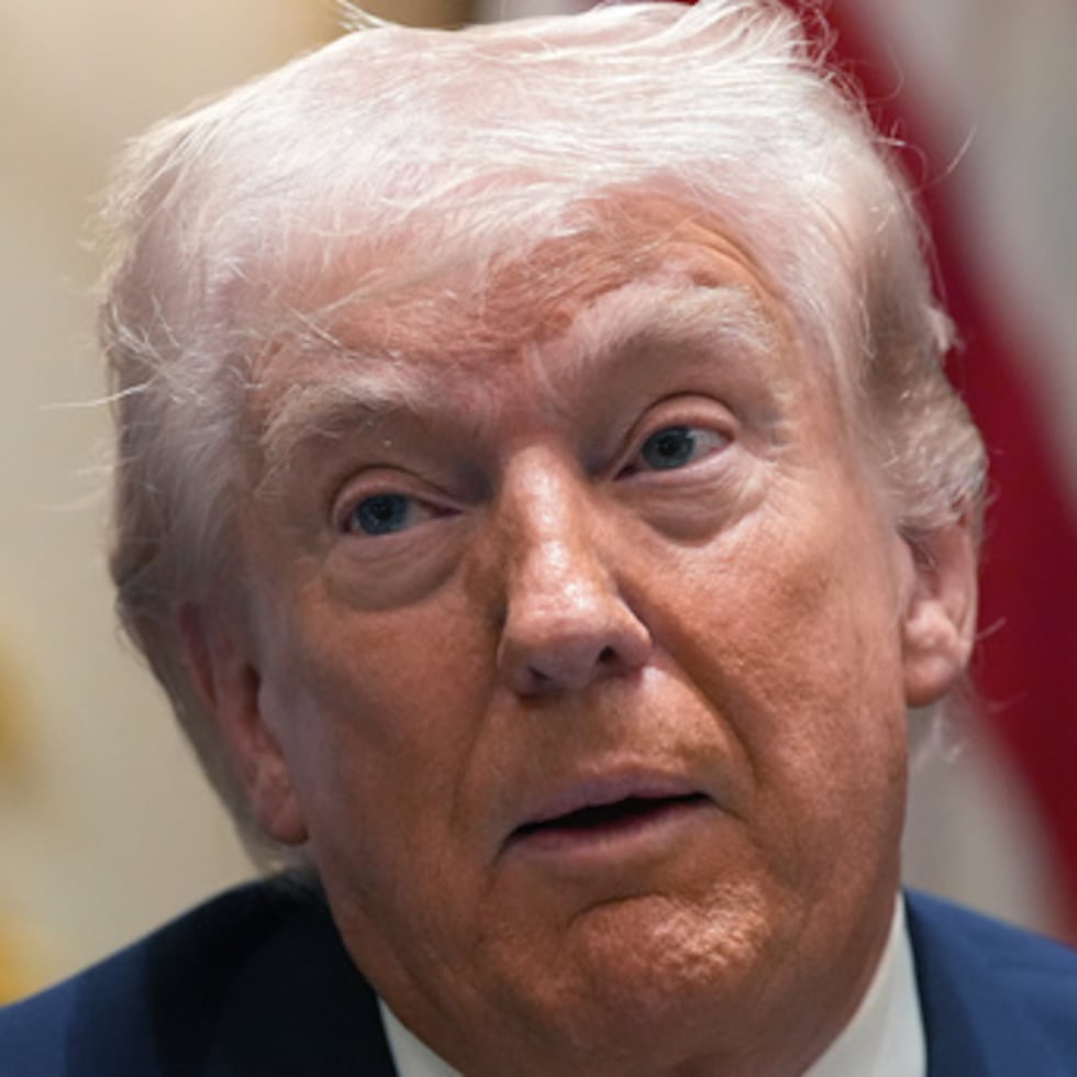 Es el más reciente caso en el que Donald Trump pone su nombre y su imagen en instituciones culturales estadounidenses