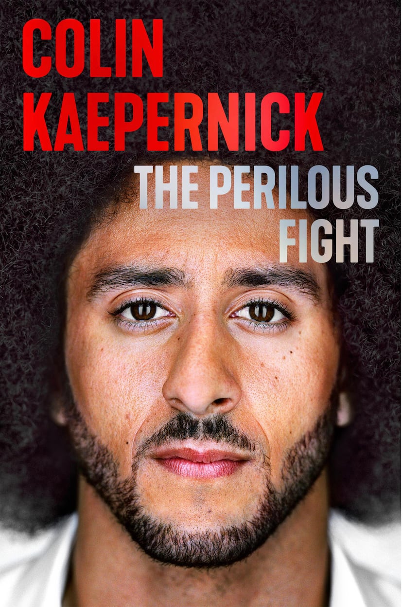 Portada del libro "The Perilous Fight", de Colin Kaepernick, exjugador de la NFL.