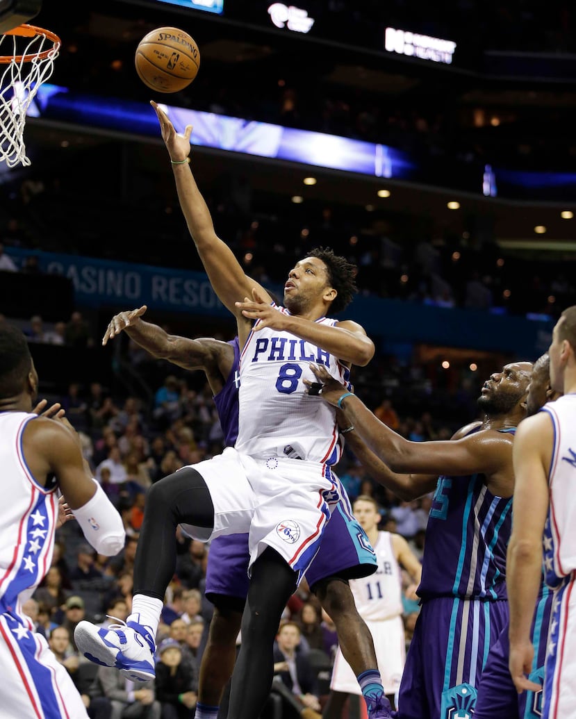 Okafor dijo que reaccionó a burlas sobre el palmarés de los Sixers (0-16), el único equipo que no ha ganado en la campaña de la NBA.