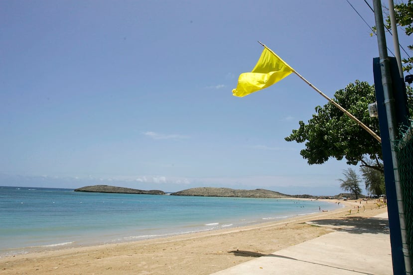 Se recomienda que las personas eviten bañarse en las partes de las playas cercanas a las desembocaduras de los ríos y quebradas. (GFR Media)