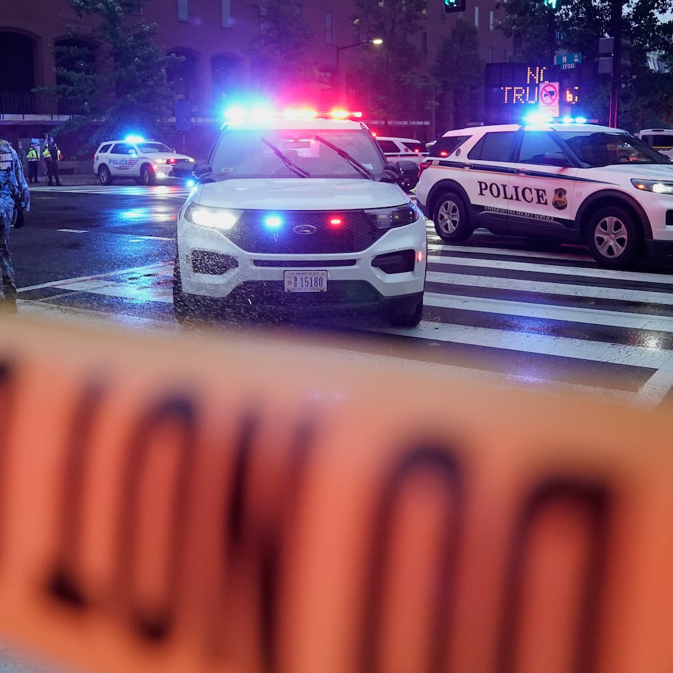 El Departamento de Policía de Minneapolis pidió a la ciudadanía mantenerse alejada del área mientras continuaba la respuesta al incidente.