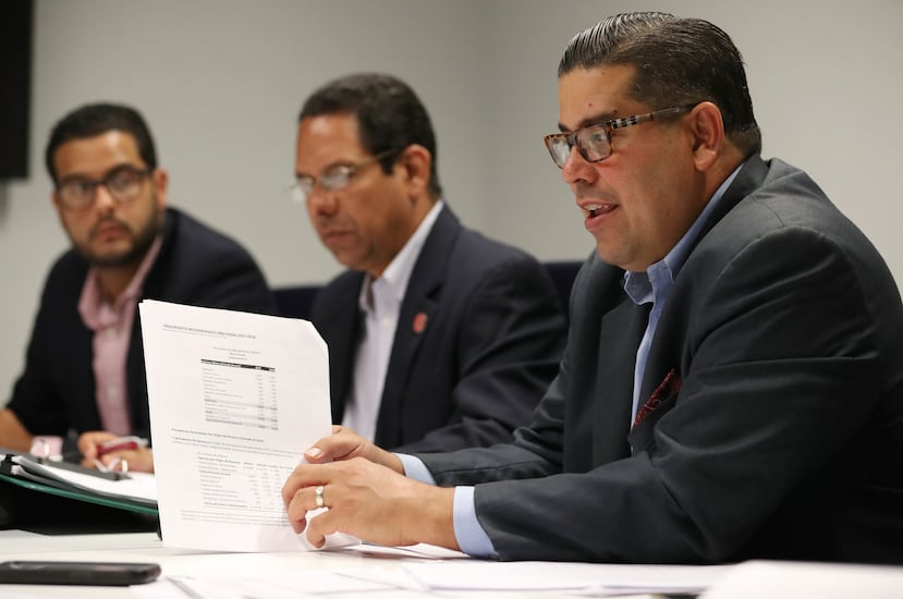 En la foto, desde la izquierda, los representantes Jesús Manuel Ortiz, Jesús Santa y Rafael “Tatito” Hernández.
