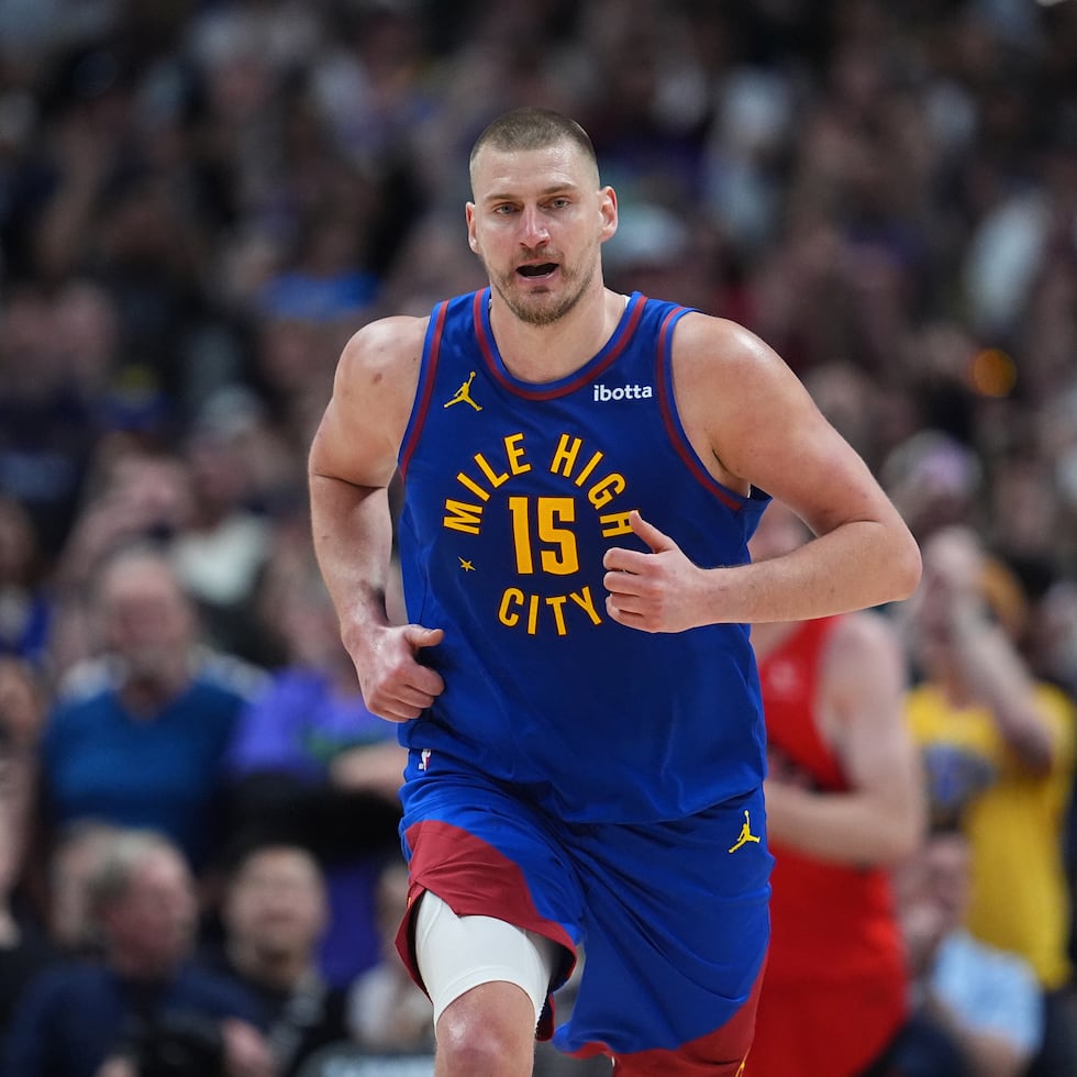 Nikola Jokic tuvo 22 puntos, 14 rebotes e igual número de asistencias.