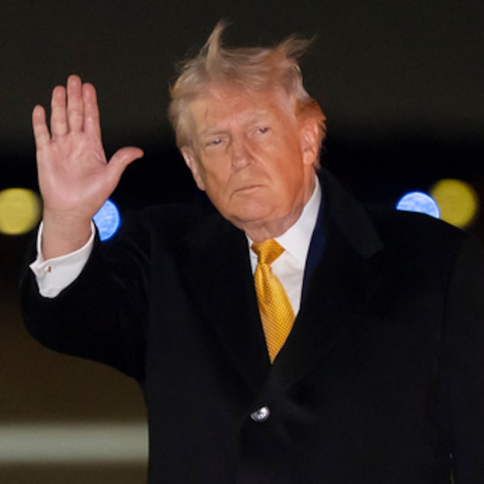 Desde que asumió el cargo hace menos de un año -y rápidamente rebautizó el Golfo de México como Golfo de América-, Trump ha lanzado ataques navales contra presuntos narcotraficantes en el Caribe, ha ordenado un bloqueo naval a las exportaciones de petróleo venezolano y se ha entrometido en las elecciones de Honduras y Argentina.