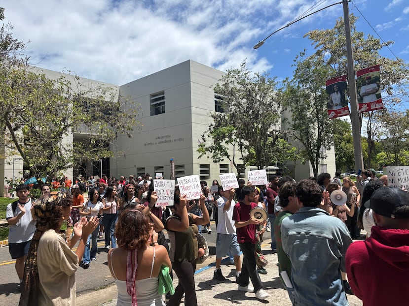 En el denominado "Sal Pa' Fuera" participaron estudiantes, profesores y empleados no docentes.
