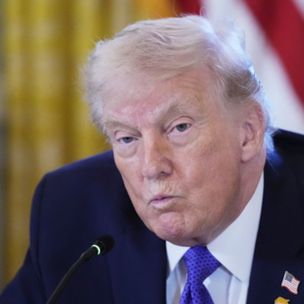 El presidente Donald Trump asiste a una reunión con ejecutivos petroleros en la Sala Este de la Casa Blanca, el viernes 9 de enero de 2026, en Washington. (AP Photo/Alex Brandon)