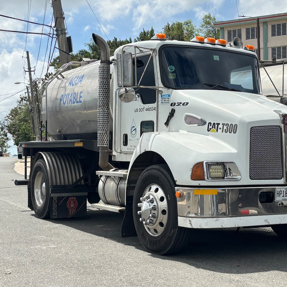 El ayuntamiento despachó dos camiones cisternas a la comunidad Bayaney y se espera que se envíen más camiones durante el lunes.