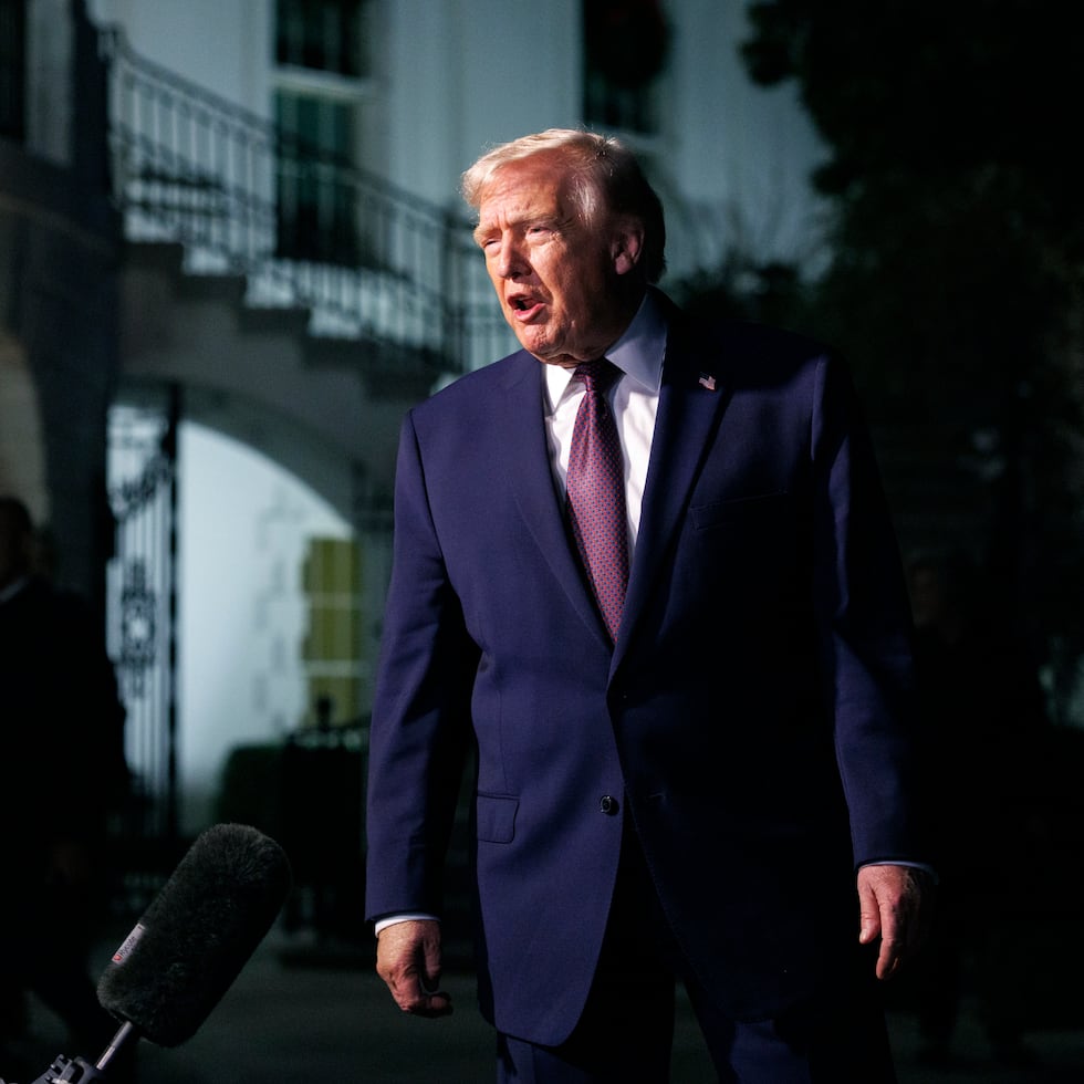 La decisión marcó el segundo revés legal de la administración el martes, después de que el Tribunal Supremo rechazara permitir a Trump desplegar tropas de la Guardia Nacional en el área de Chicago, coronando un primer año en el cargo en el que los esfuerzos del presidente Donald Trump por imponer una agenda arrolladora y perseguir represalias contra adversarios políticos han sido frenados repetidamente por los tribunales.