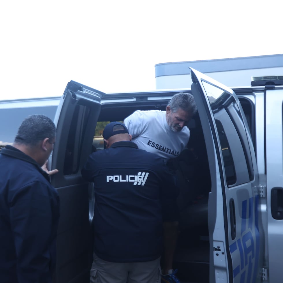 Agentes de la Policía diligenciaron 15 órdenes de arresto contra presuntos miembros de tres organizaciones criminales dedicadas a la venta ilegal de vehículos hurtados, armas de fuego y drogas.