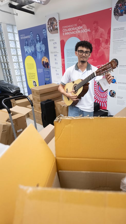 “Revive la música” celebró 20 años de llevar instrumentos y nuevas oportunidades a estudiantes de escuelas de Puerto Rico. En la foto Rafael Romero Rosario, de la Escuela de Bellas Artes José Ignacio Quintón de Coamo.