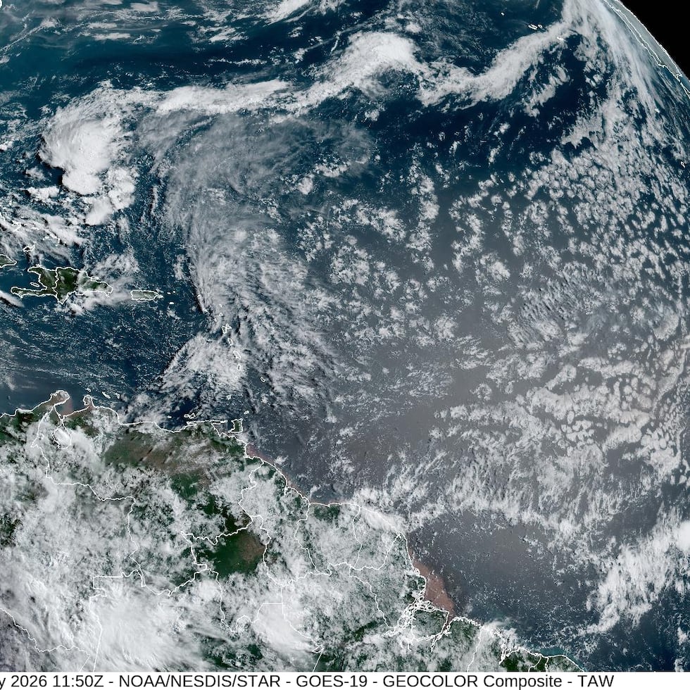 Imagen del Atlántico en la que se observa el polvo del Sahara desplazándose hacia la región del Caribe..