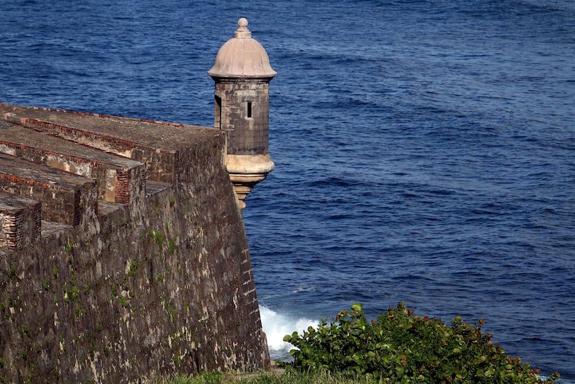 Una garita en el Castillo San Felipe del Morro en el Viejo San Juan.