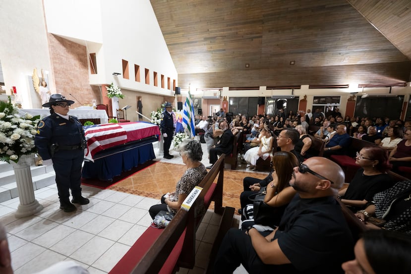 Policías municipales protagonizaron la guardia de honor.
