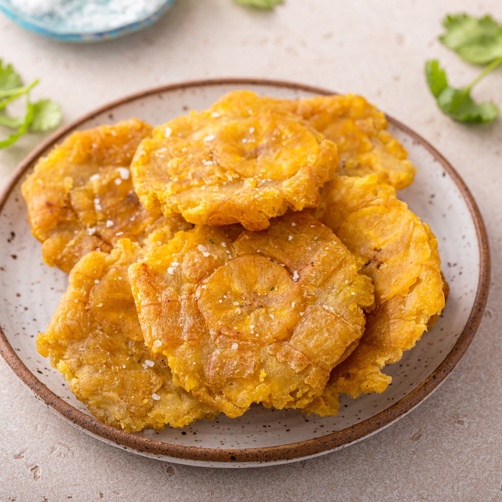 En el menú de los puertorriqueños los tostones nunca faltan.