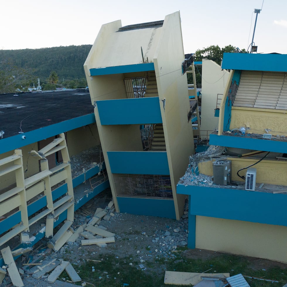 La reconstrucción de planteles en el suroeste persiste como una de las áreas más retrasadas.