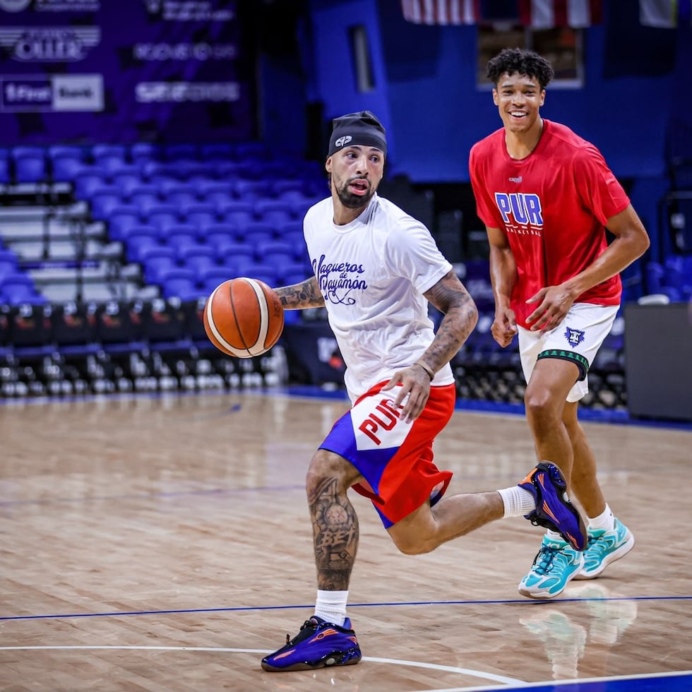 José Alvarado durante una práctica con Enrique Freeman y Ethan Thompson rumbo a la tercera ventana clasificatoria a la Copa del Mundo FIBA 2027.