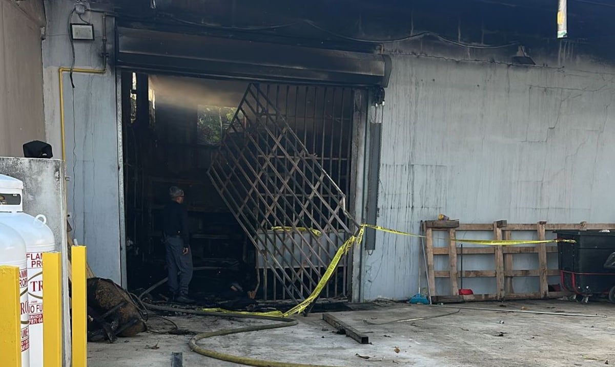 Incendio consume una lavandería en Toa Baja
