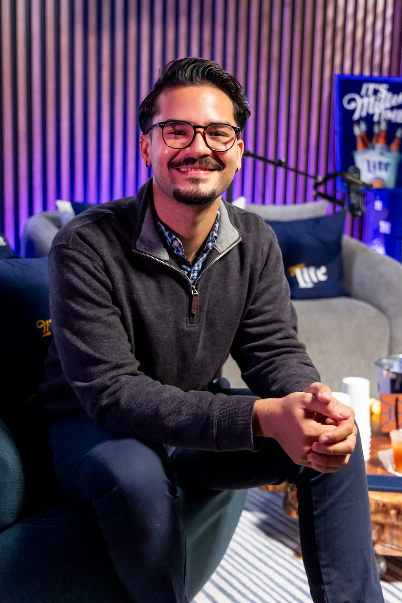“Yo siempre he querido abrir un pódcast en el que nos podamos expresar, podamos hablar de cosas cotidianas y tengamos un cafecito por el lado”:
Jeshua Vázquez (IG: @jeshua_vazquez).