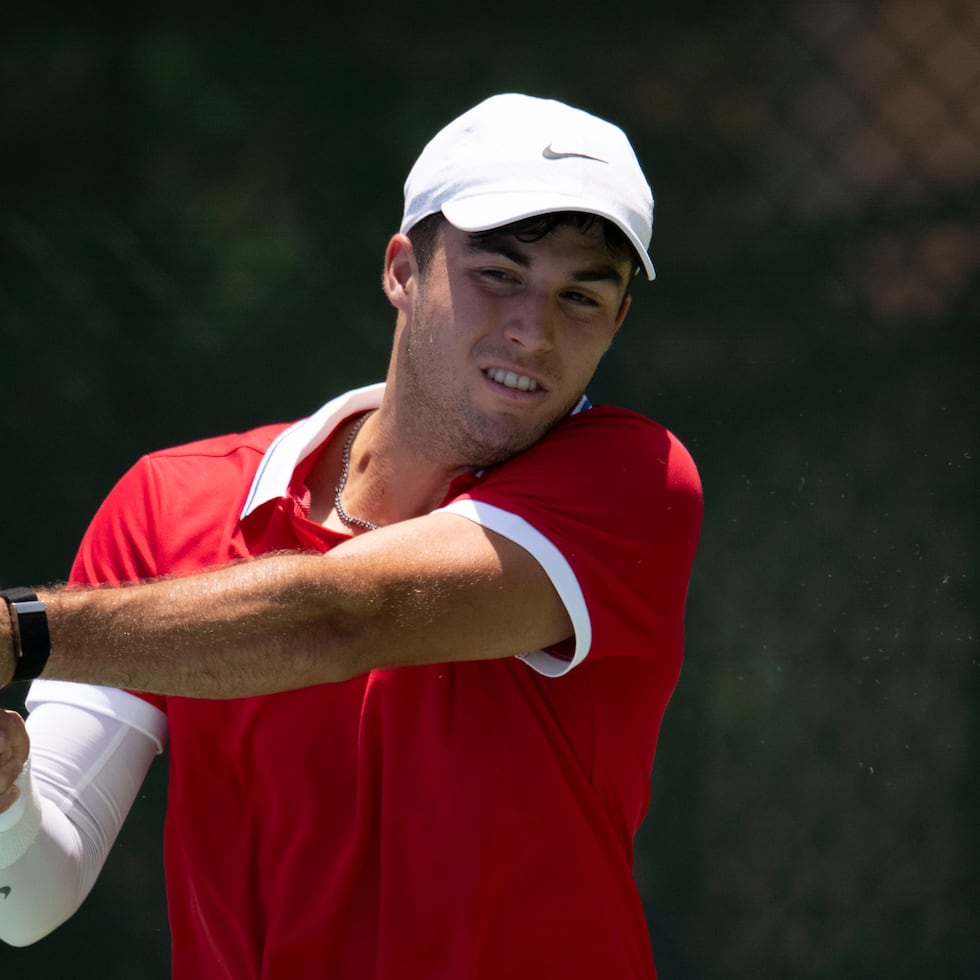 Marko Mesarovic, de Puerto Rico, derrotó 6-1 y 6-3 a Omar Mongerie, de San Cristóbal y Nieves.