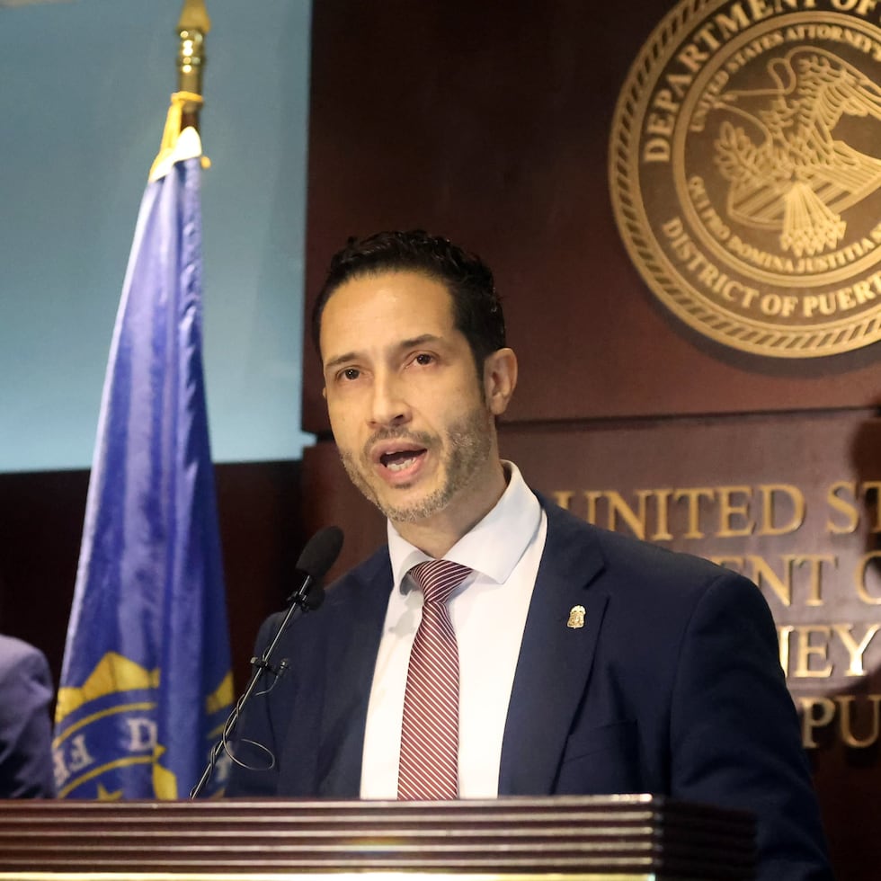 The announcement was made by Héctor Ramírez Carbó, acting U.S. attorney for Puerto Rico (right), and Carlos Goris, head of the FBI in Puerto Rico (left).