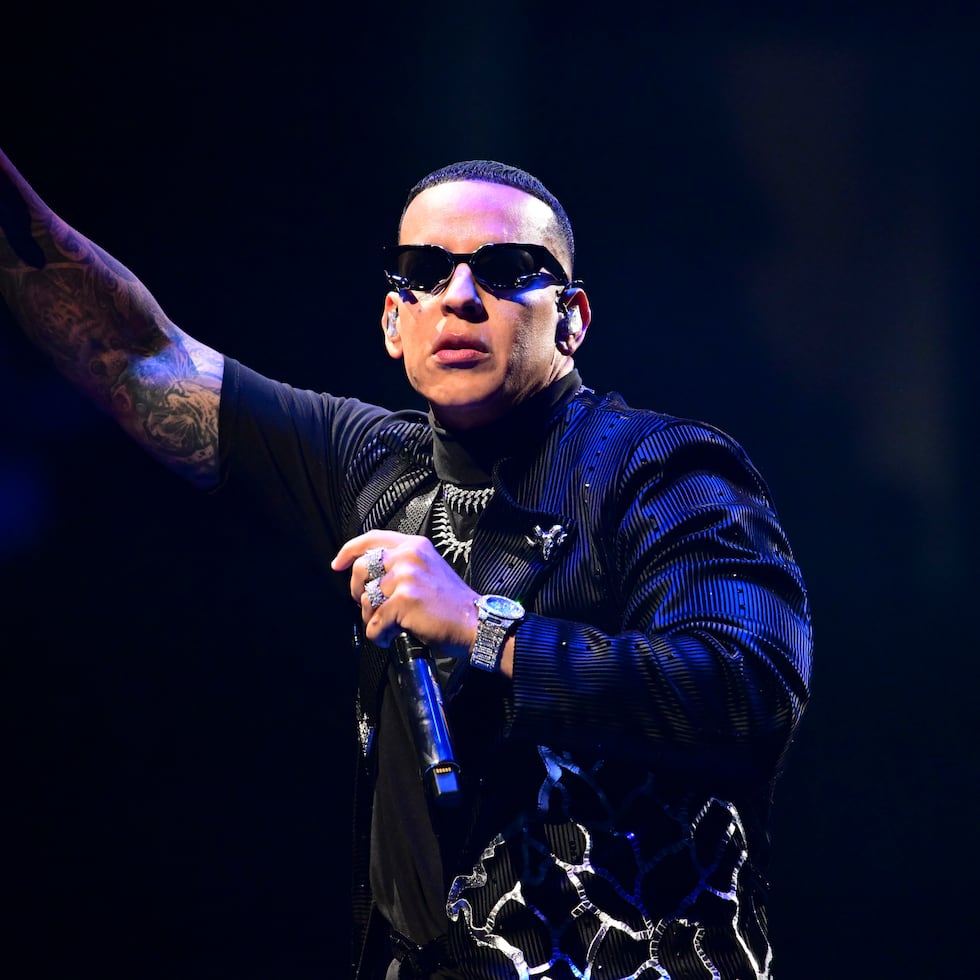 Daddy Yankee, aquí dando una función en el Coliseo de Puerto Rico José Miguel Agrelot en 2023, salió oficialmente del retiro.