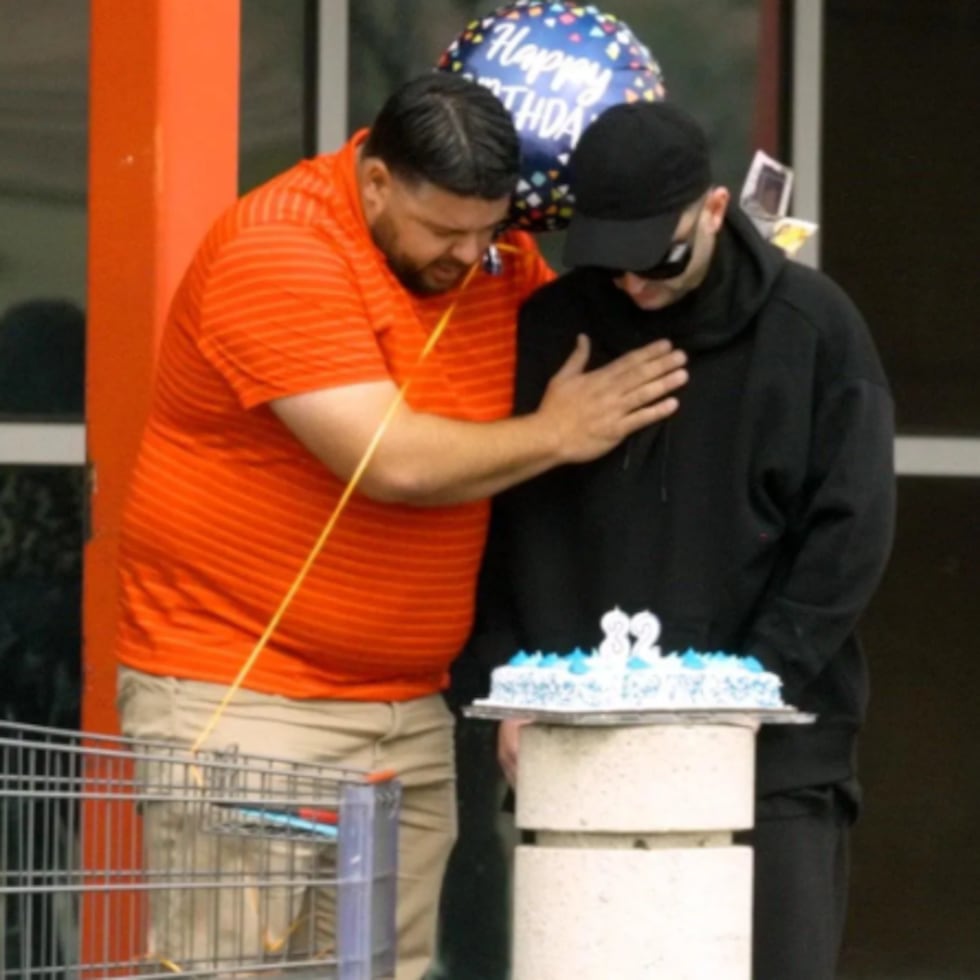 El puertorriqueño no dudó en ayudar al "influencer" y a una madre e hijo.