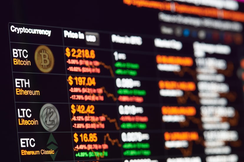 El mercado de criptomonedas tales como el bitcoin y Ethereum se han mantenido altamente volátil en años recientes, con fluctuaciones marcadas en el valor de cada divisa digital. (Shutterstock)