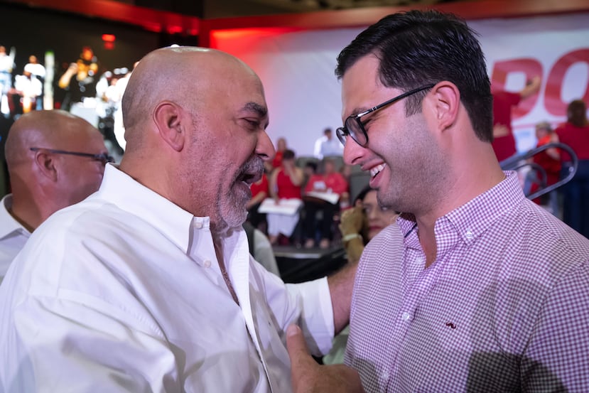 El representante Héctor Ferrer Santiago, a la derecha, avivió los comentarios sobre una posible candidatura como comisionado residente en Washington en 2028.