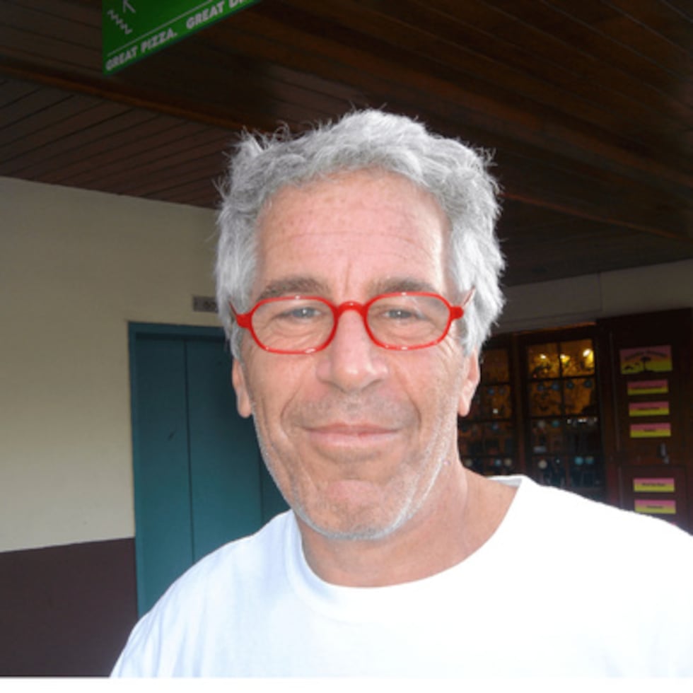 Las autoridades indicaron que encontraron más de un millón de documentos más que podrían ser relevantes para el caso Epstein.