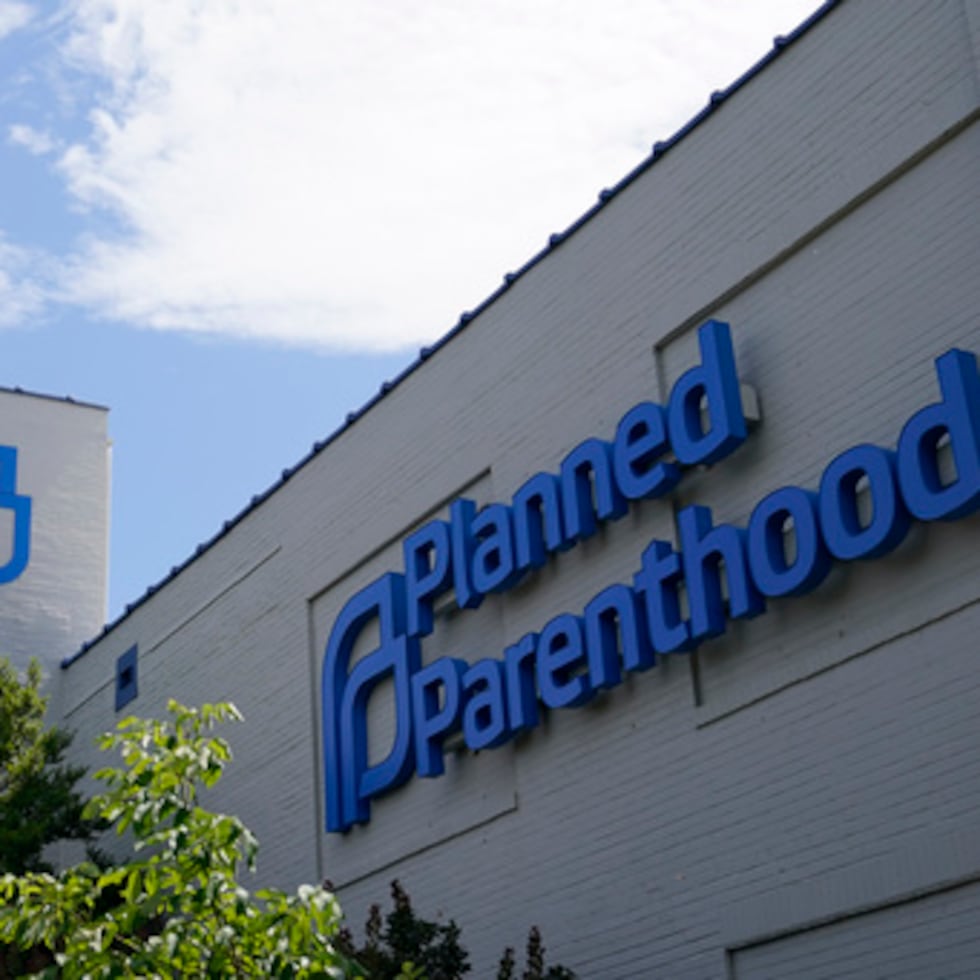 La decisión se produce después de que una coalición de estados demandara al Gobierno, argumentando que la disposición incluida en el proyecto de ley de impuestos y gastos del presidente que interrumpía dichos pagos era ilegal.