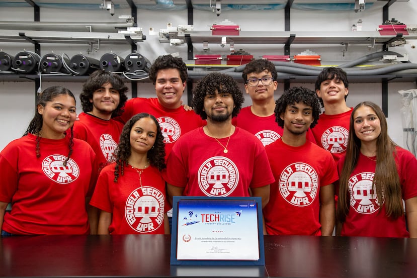 Nueve alumnos de la UHS son parte del equipo que fue seleccionado entre los grupos ganadores de la competencia NASA TechRise Student Challenge.