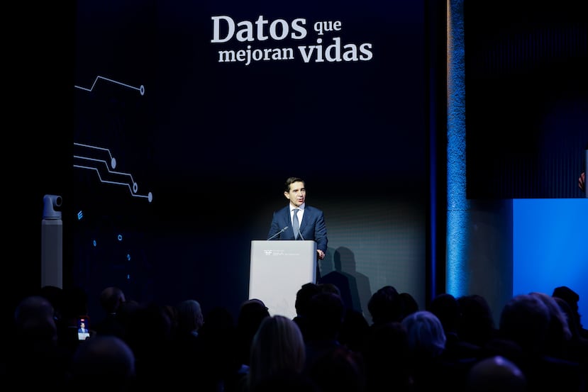 El presidente del BBVA, Carlos Torres, interviene en el acto de la Fundación Microfinanzas-BBVA ‘Datos que mejoran vidas’, este miércoles en el Palacio del Marqués de Salamanca, en Madrid. EFE/ David Fernández