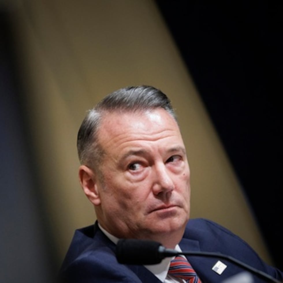 Todd Lyons, jefe en funciones del Servicio de Inmigración y Control de Aduanas, fue objeto de algunos de los interrogatorios más agudos durante una audiencia de más de tres horas ante el Comité de Seguridad Nacional de la Cámara de Representantes.