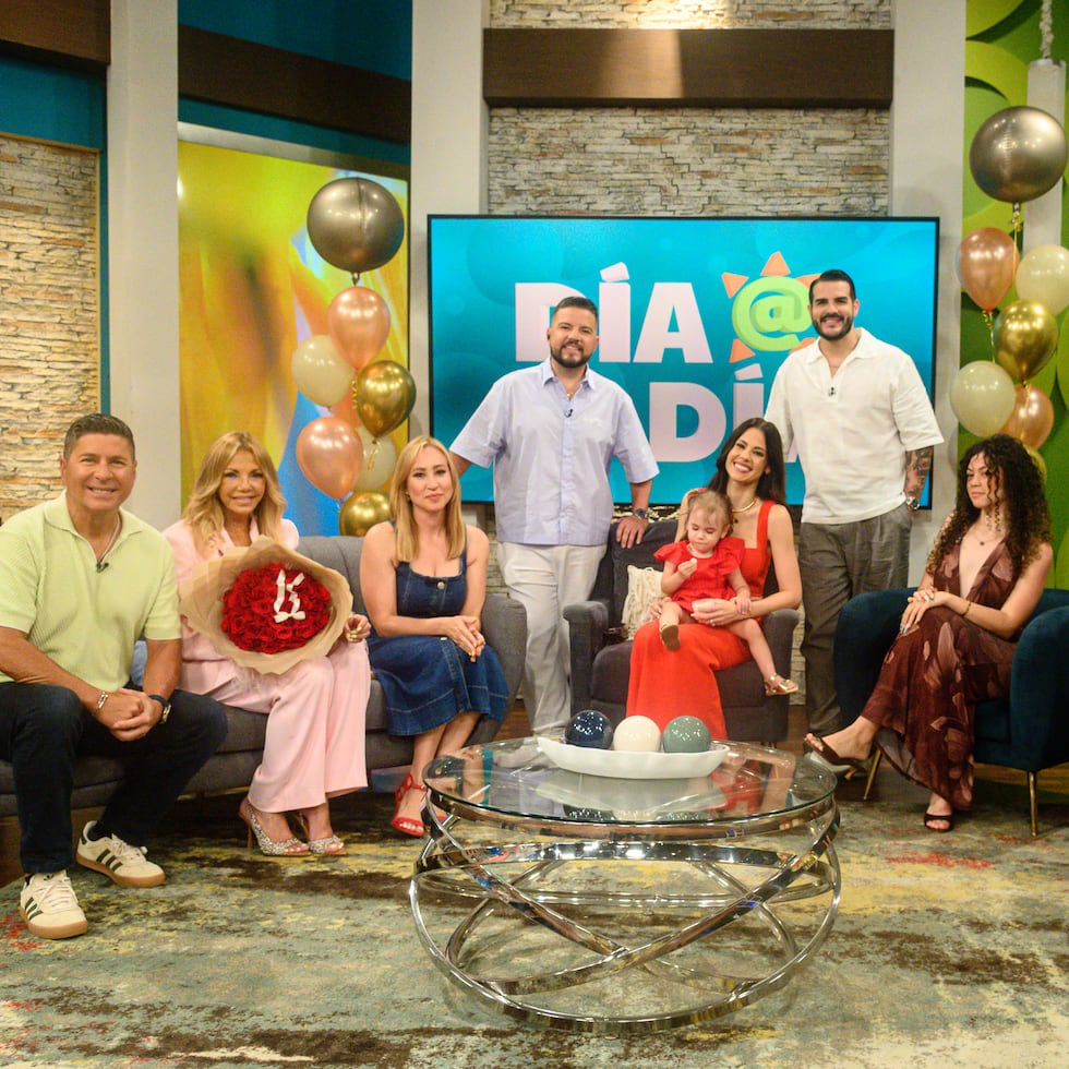 El programa especial estuvo colmado de sorpresas. Entre ellas, la visita de sus hijas Lorena, Catalina y Fernanda, así como la de su esposo Cristian Diez