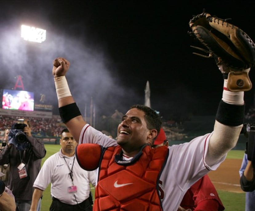El segunda base Félix Millán y el receptor Bengie Molina ganaron cada uno dos Guantes de Oro en sus carreras. (AP)