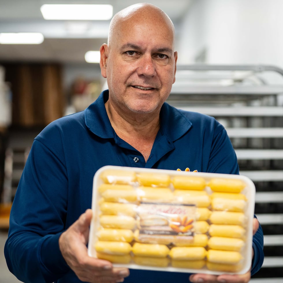 Gilberto Luna Benítez es el propietario de la empresa Sorullitos Artesanales Mamá Toña, establecida hace una década en Aibonito.