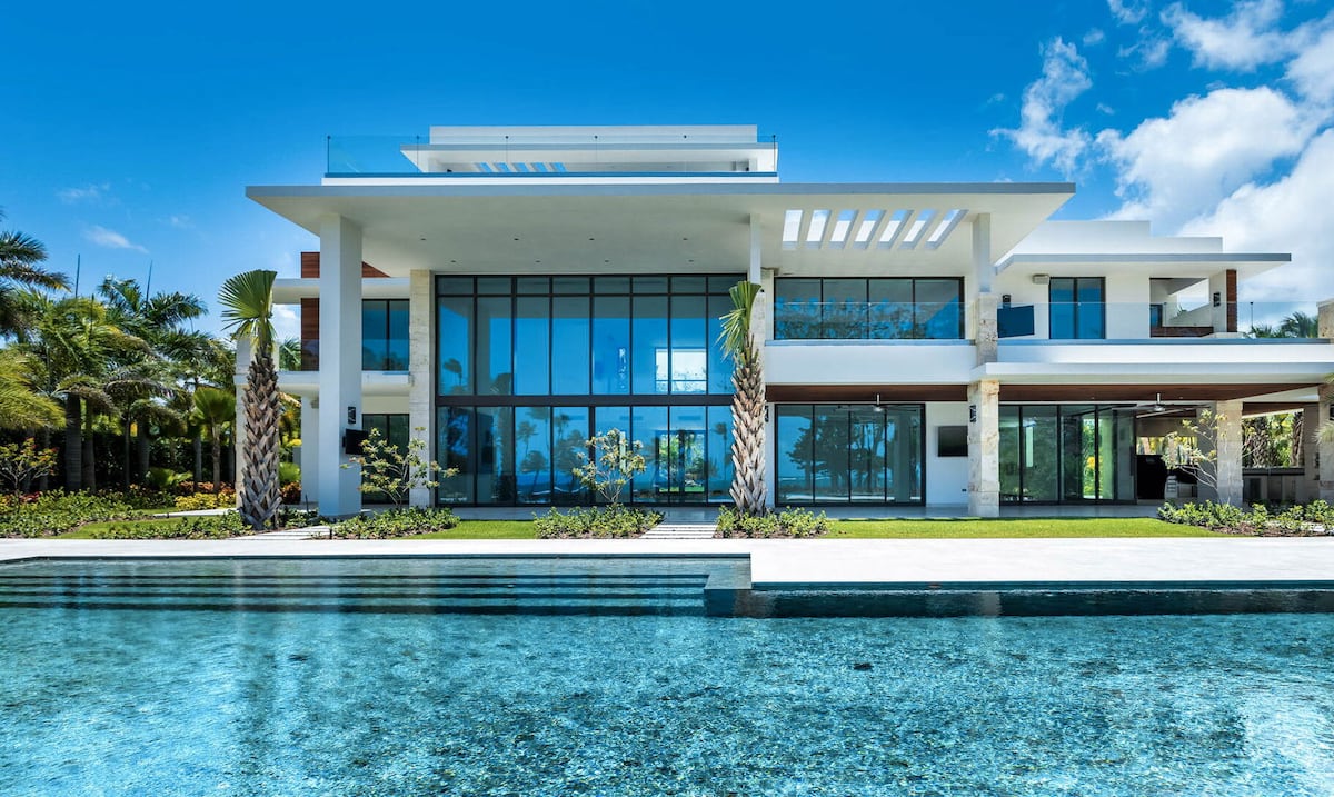 Mansión costera en Dorado Beach rompe récord de ventas en el mercado de lujo de 2026