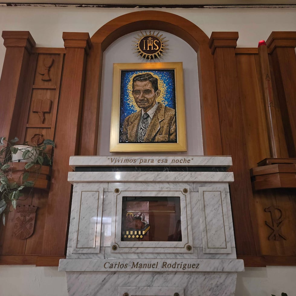 Altar del beato Carlos Manuel Rodríguez en la Catedral Dulce Nombre de Jesús, en Caguas.
