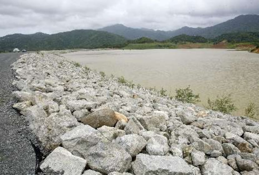 El  mandatario informó que el embalse Río Blanco  fue construido fuera del cauce del río como fuente de abasto de agua potable para suplir las necesidades futuras de los cinco municipios. <font color="yellow">(Primera Hora / Archivo / Heriberto Castro)</font>