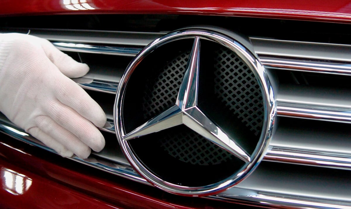 Robo de lujo: roban cuatro Mercedes Benz y rompen portones en taller de Caguas