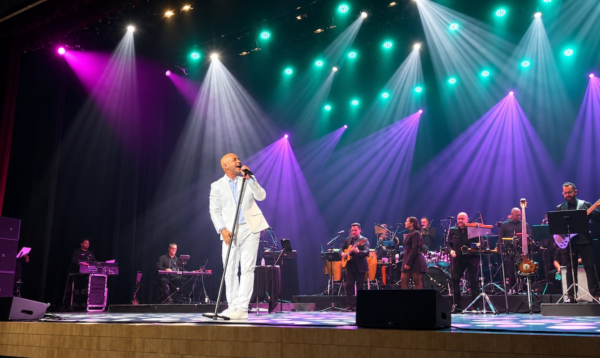 LUVA deleita al público con concierto "Vivir mi vida" en el Bellas Artes de Caguas
