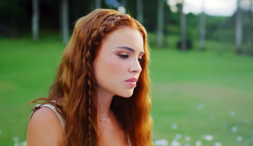Con tan solo 17 años, la puertorriqueña Elena Sofía firmó un contrato multianual con Sony Music.