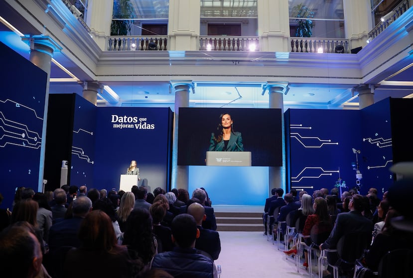 La reina Letizia interviene en el acto de la Fundación Microfinanzas-BBVA ‘Datos que mejoran vidas’, este miércoles en el Palacio del Marqués de Salamanca, en Madrid. EFE/ David Fernández