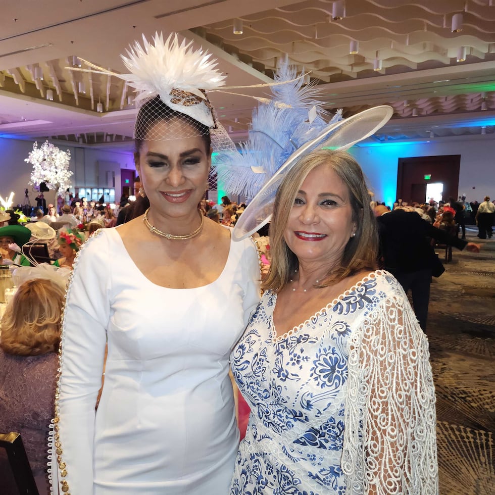 Entre las invitadas al Desfile de Sombreros 2026 se encontraba Miss Mundo 1975, Lady Wilnelia Merced Forsyth.