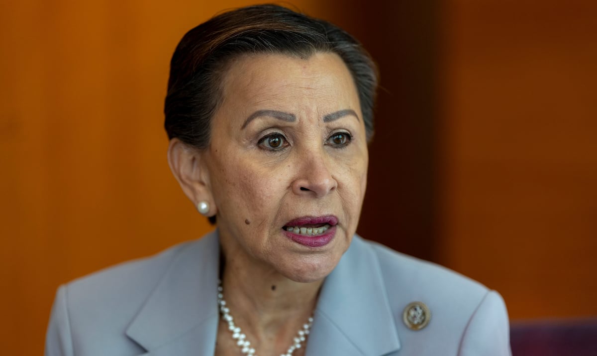 Congreso cuestiona lento uso de fondos CDBG-DR para red eléctrica; Velázquez culpa a Trump